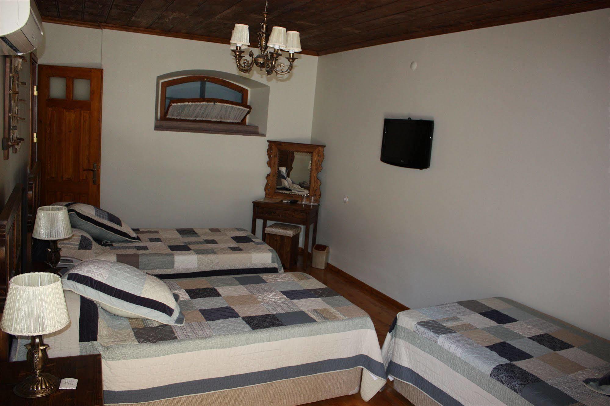 Hera Hotel Бергама Екстериор снимка