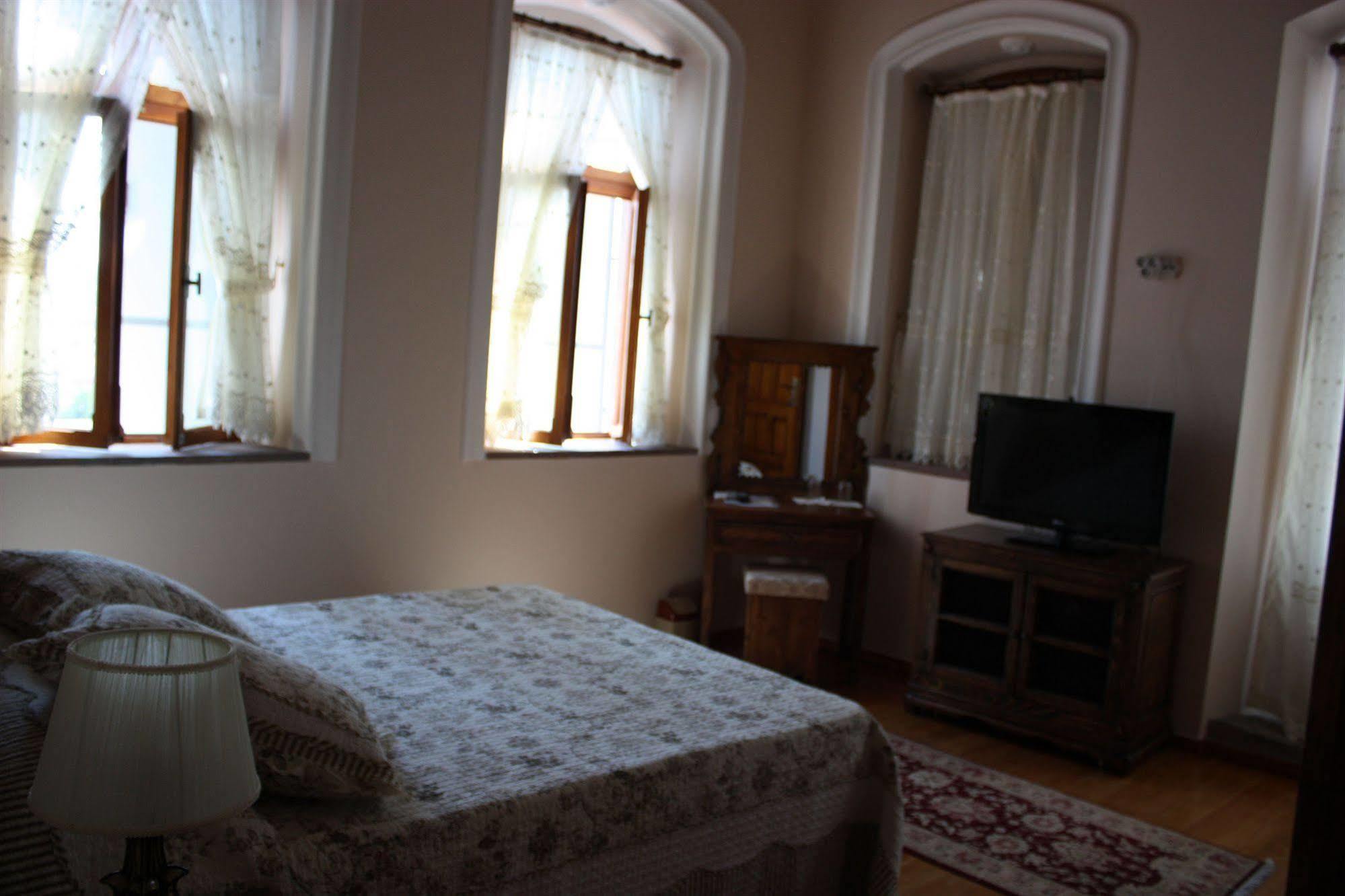 Hera Hotel Бергама Екстериор снимка
